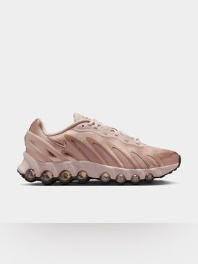 Nike Women's Metallic Rose/Blush DN8 Sneakers size 8 Womens